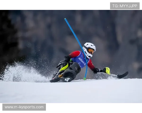 世界滑雪学校举办残疾人滑雪体验营扩大包容性，残疾人滑雪比赛